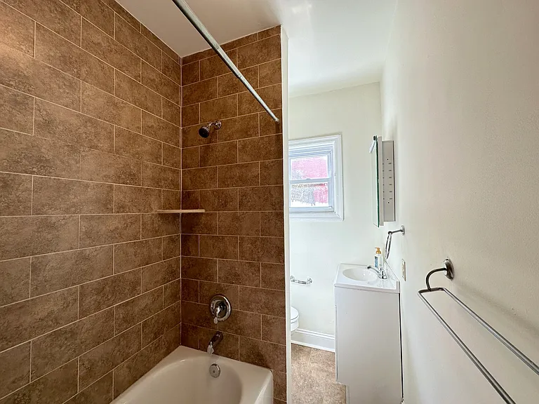 2528 Poplar St #1 — Photo 15