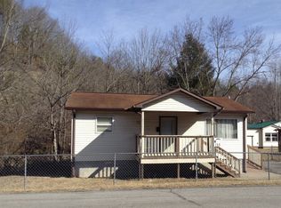 155 Blue Jay Dr, Beaver, WV 25813