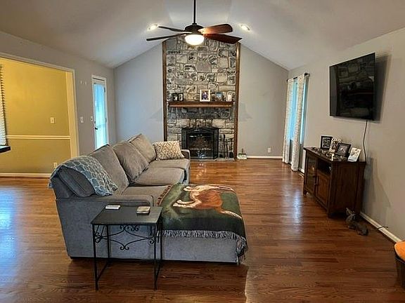 3rd image of 801 Feldspar St