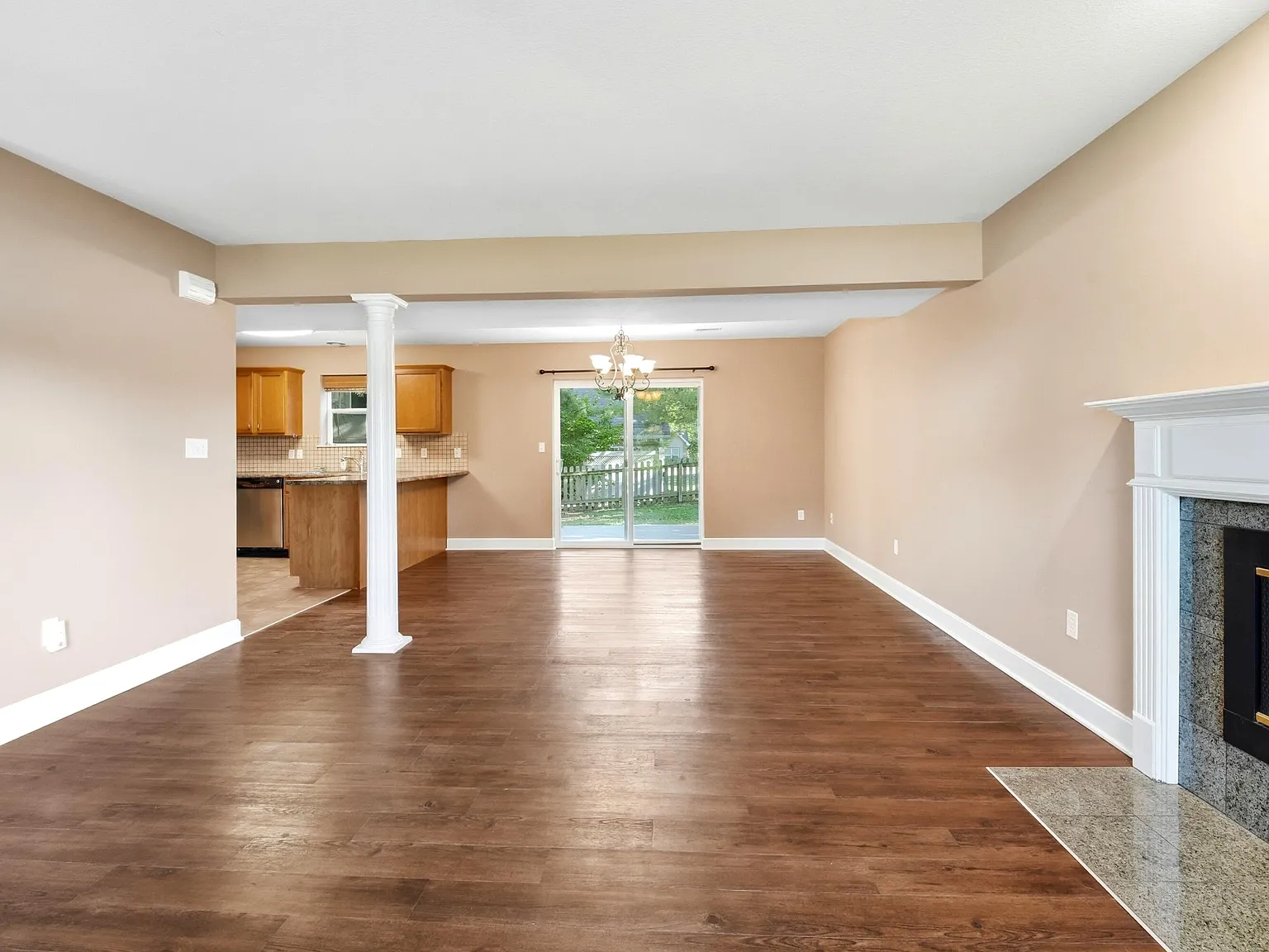 3 bed, 2.5 bath, 1644 sqft, $2,000 — Photo 4