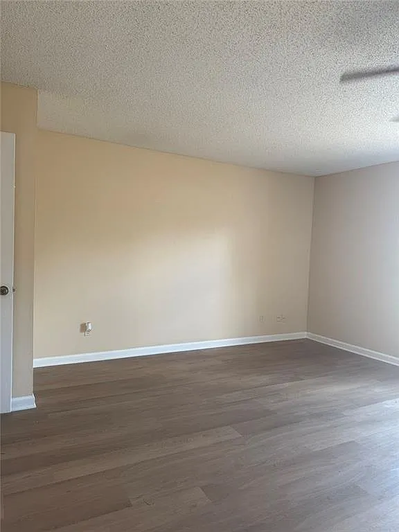 2 bed, 1.5 bath, 1024 sqft, $1,350 — Photo 4