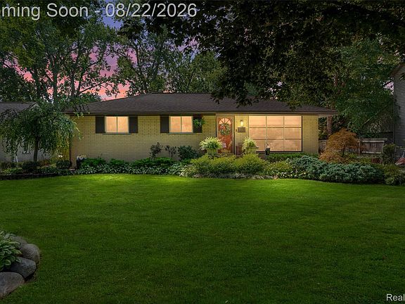 4th image of 15861 Foch St