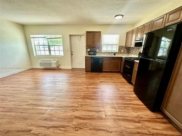 5420 NE 22nd Ter APT 6