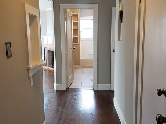 5th image of 2246 Mariposa St
