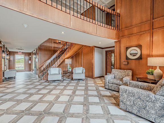 4th image of 4 Oak Brook Club Dr APT G205