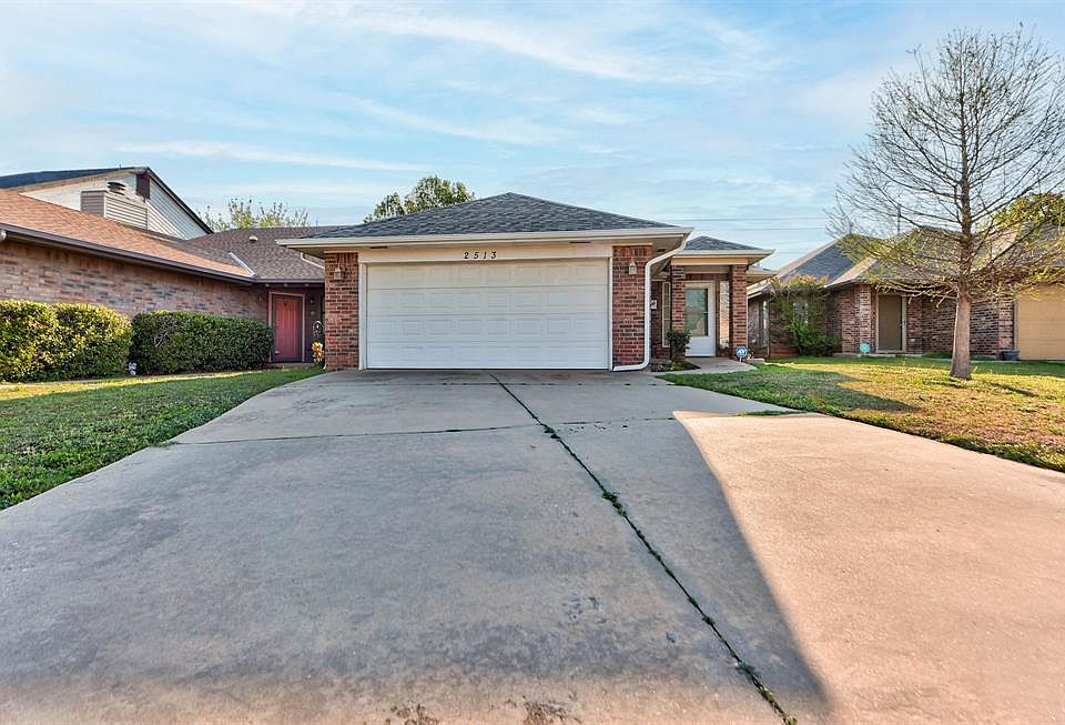 1st image of 2513 Lynn Ln