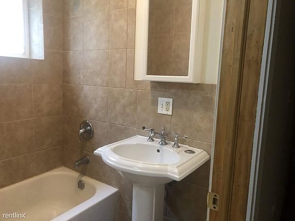 5th image of 7407 S Drexel Ave #1
