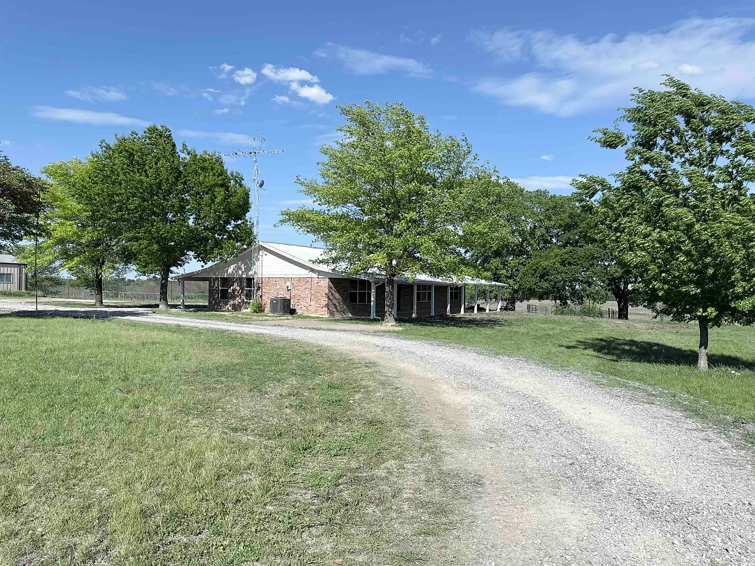 3 bed, 2400 sqft, $1,895 — Photo 4