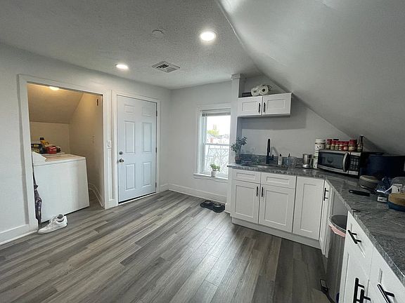 5th image of 119 Hanover St Floor 3