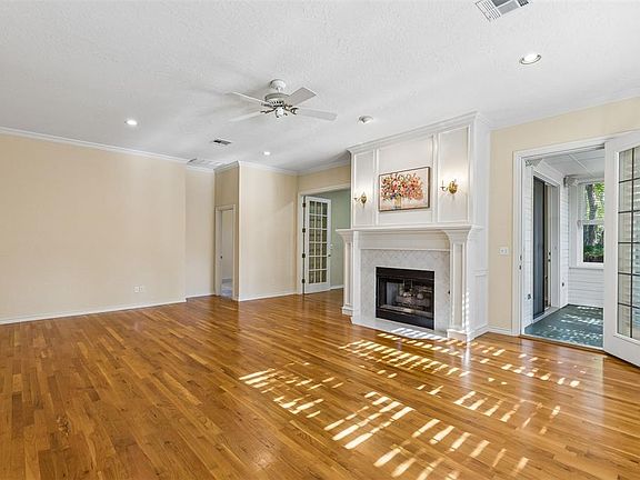 5th image of 1113 Riviera Dr