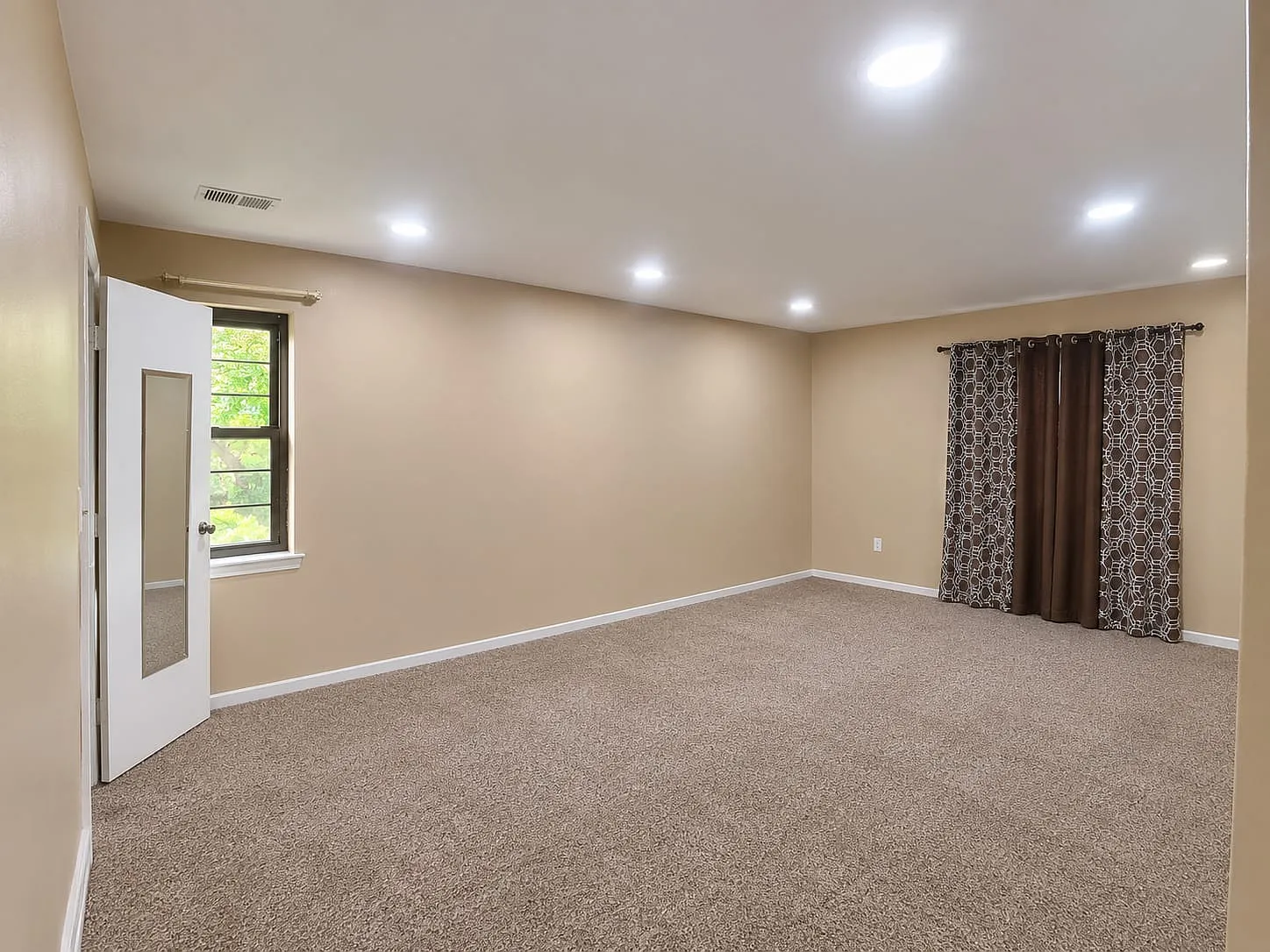 2 bed, 1100 sqft, $2,450 — Photo 3