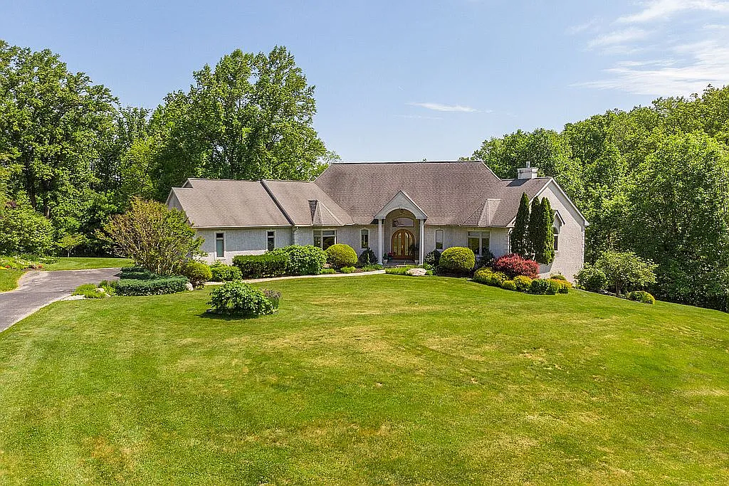 200 Vernet Dr photo 1