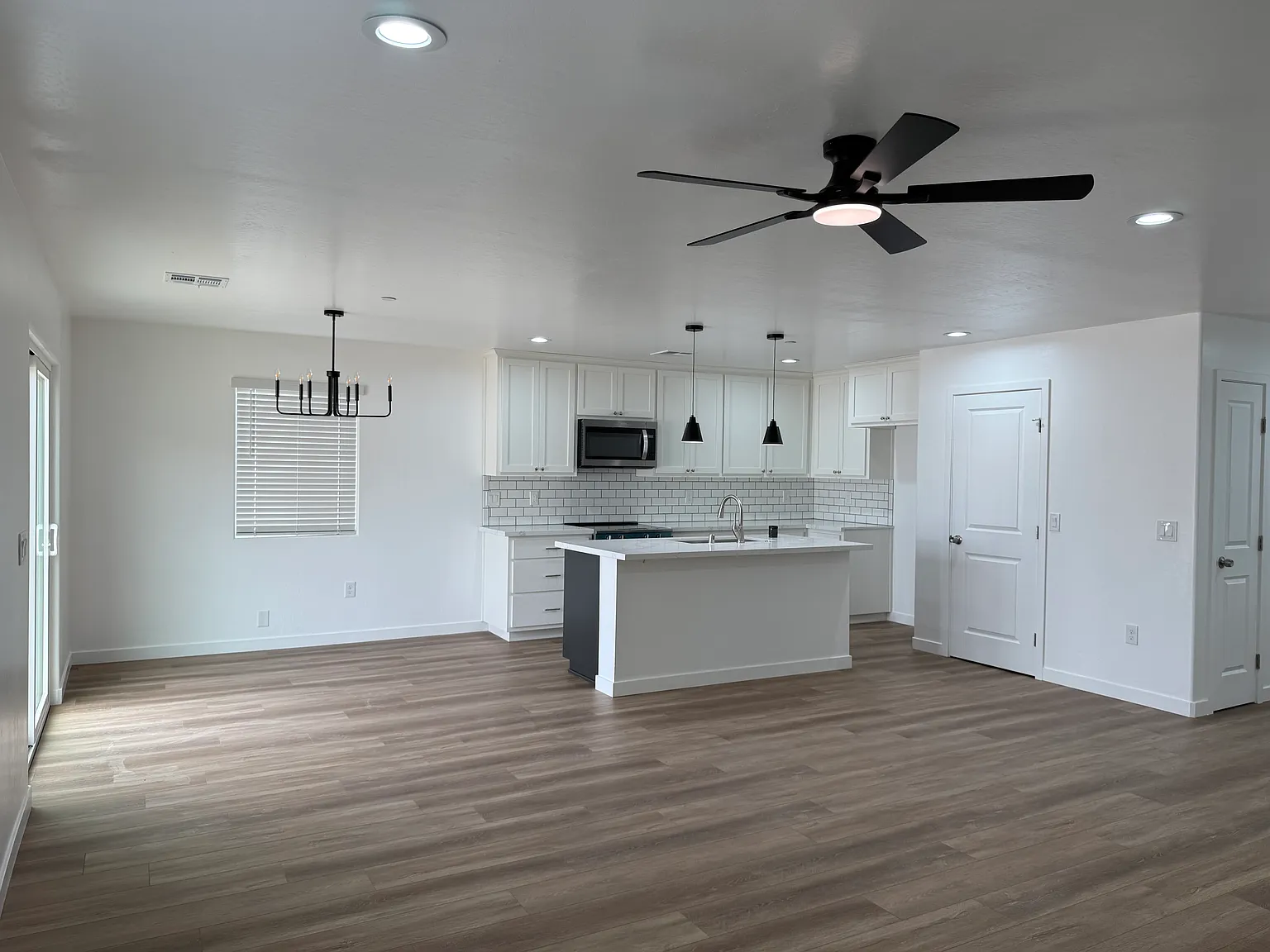 3 bed, 1484 sqft, $2,350 — Photo 2