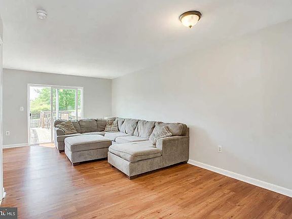 5th image of 2110 Cedar Barn Way
