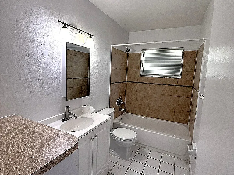 720 Michigan Ct — Photo 13