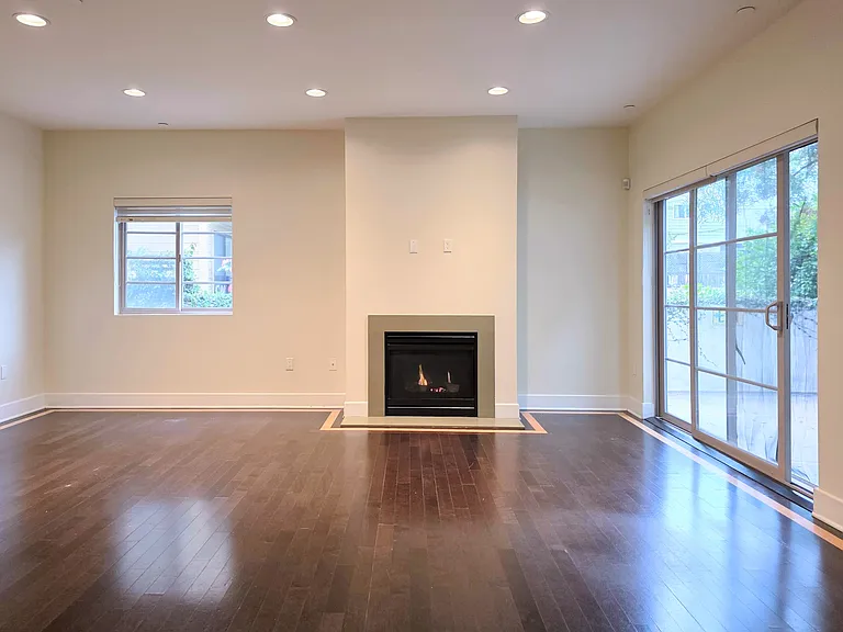 1744 Granville Ave #106 — Photo 4