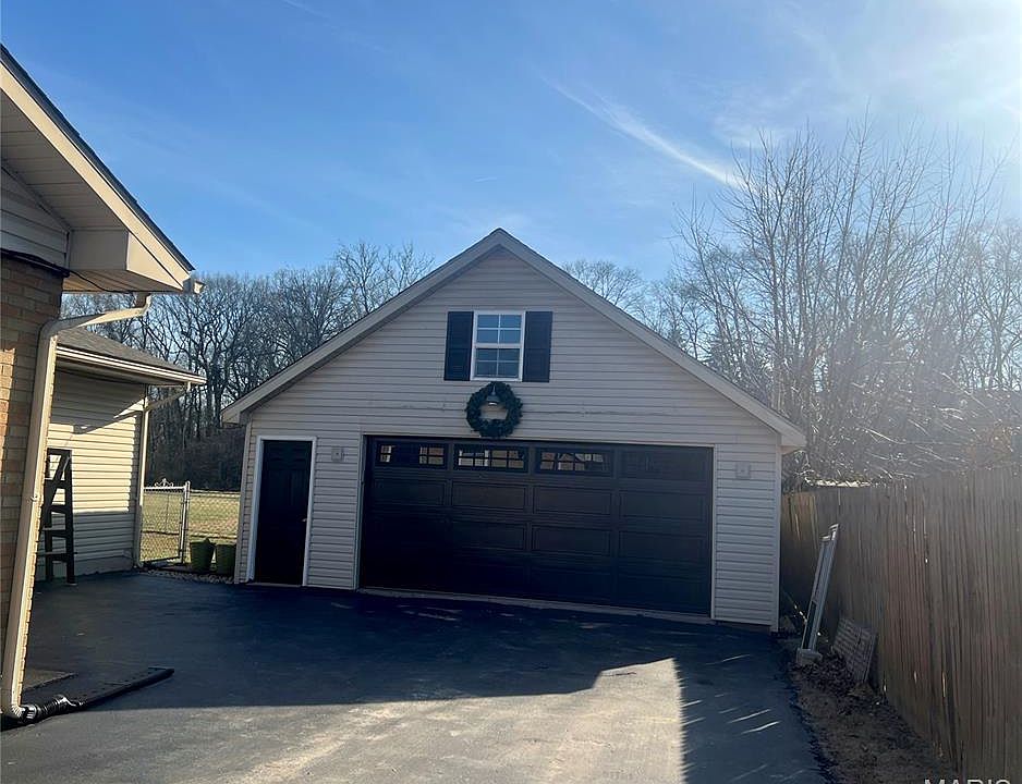 2nd image of 2425 Gayle Ave