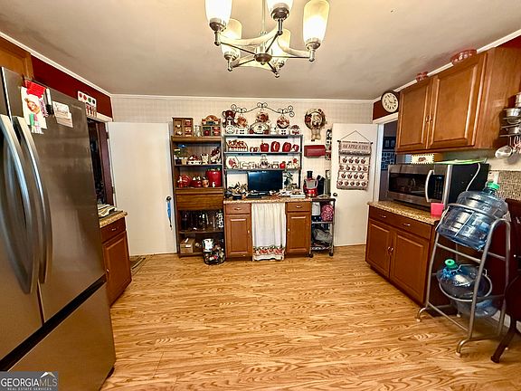 4th image of 279 W Tate St
