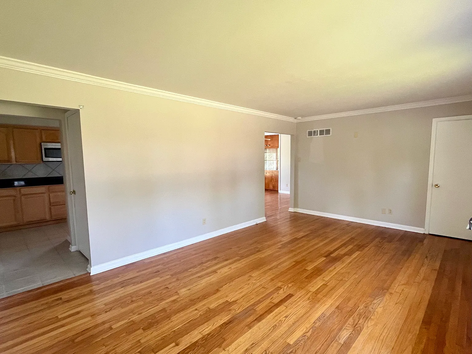 3 bed, 1326 sqft, $1,950 — Photo 1