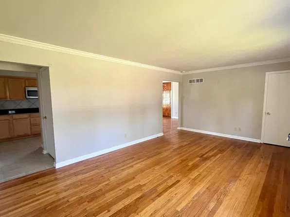 1112 Basswood Ln, Saint Louis, MO 63132