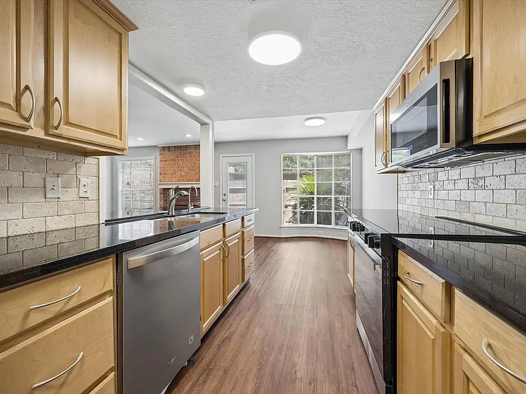 14201 Misty Meadow Ln — Photo 12