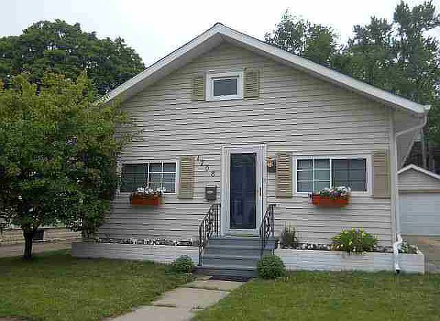 1st image of 1708 Wood St
