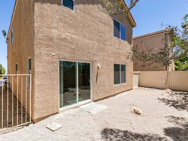 8433 Spencer Canyon St — Photo 6