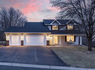 1797 Valley Ridge Trl N, Chanhassen, MN 55317