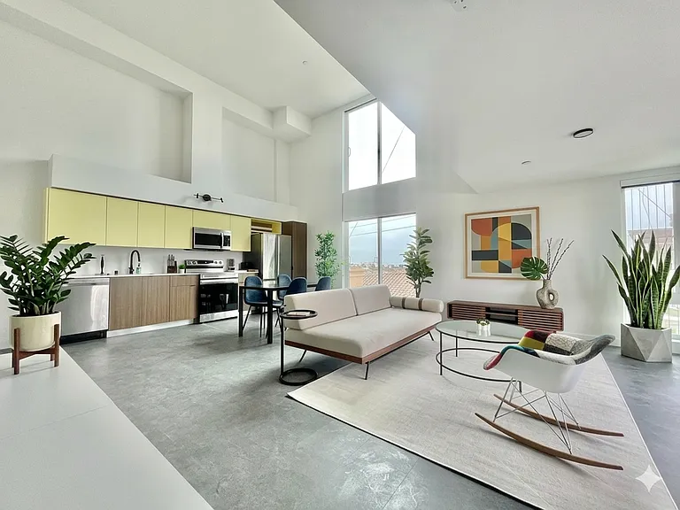 Harvey Hillcrest — Photo 36