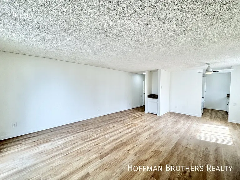 1000 N Doheny Dr #100 — Photo 5