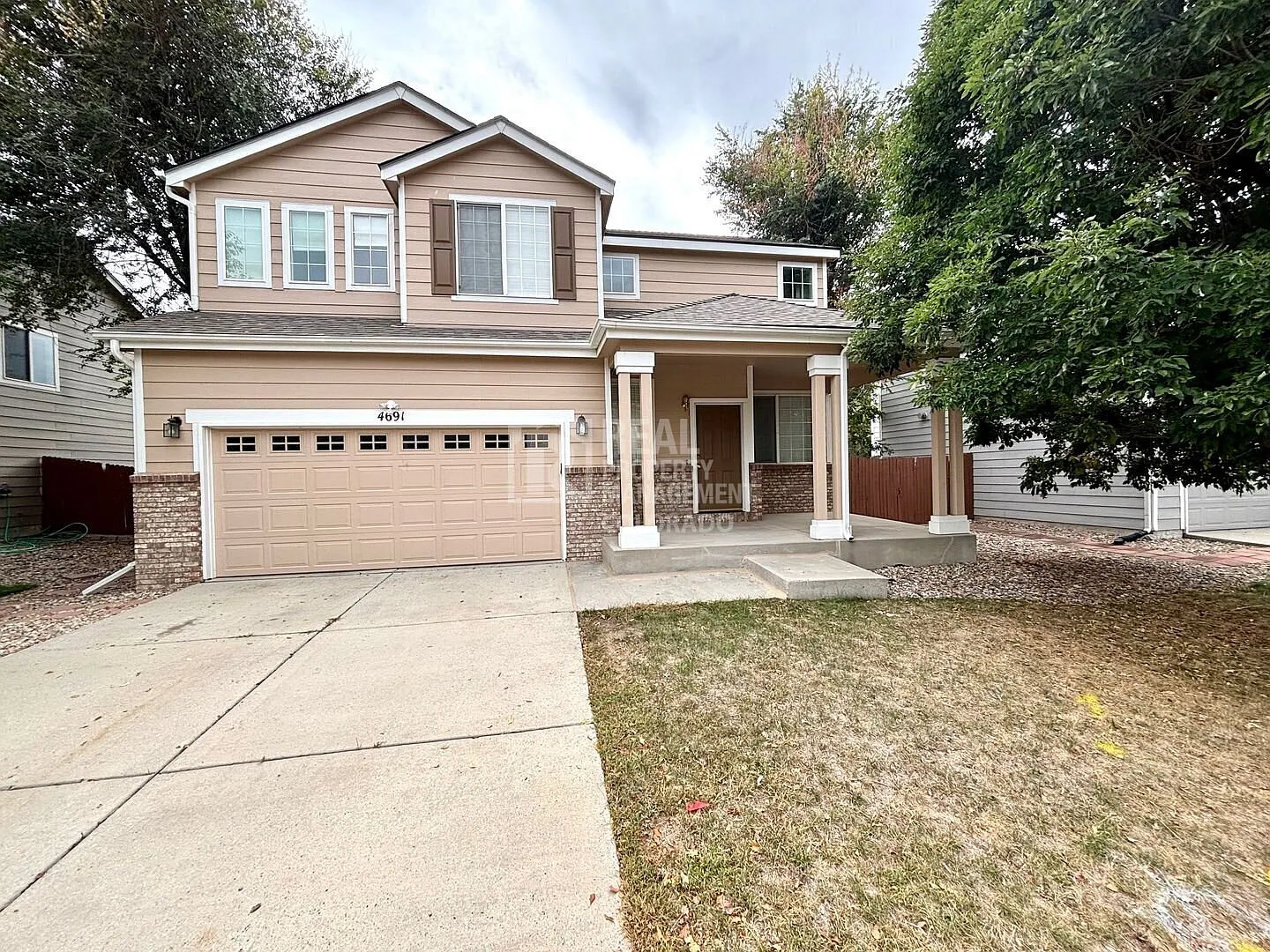 Spacious 3-Bedroom Home with Loft & 2-Car Garage — Photo 2