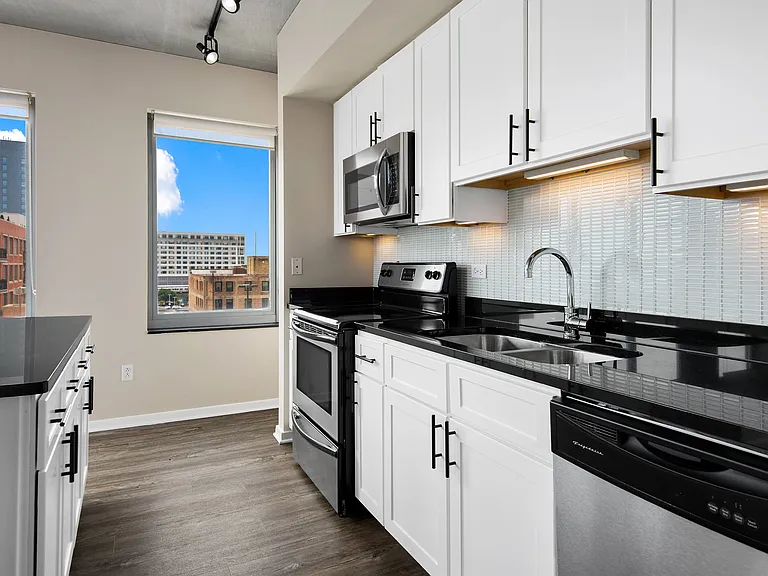 Oak Park Place — Photo 23