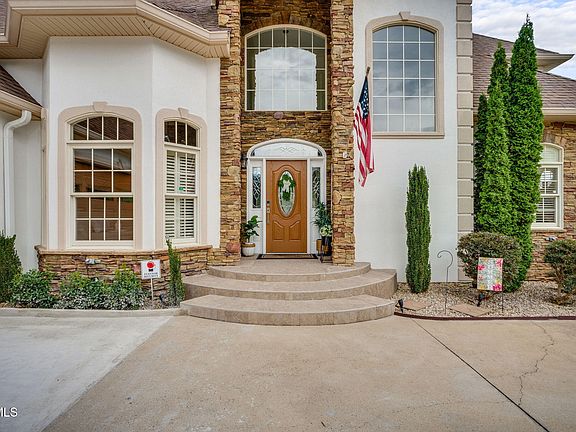 3rd image of 8 Lake Harbor Ct