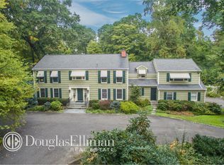 7 North Ct, Oyster Bay, NY 11771