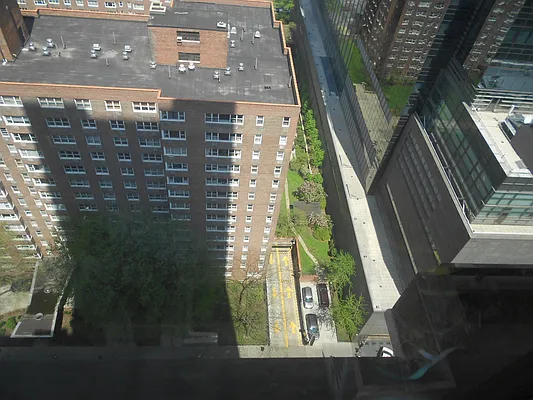 Rented by Ben Ben-Ari Real Estate | media 21