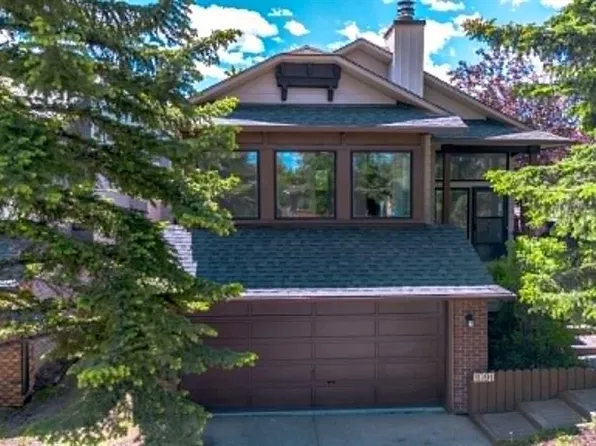 1091 N Berkley Dr NW, Calgary, AB T3K 1S6