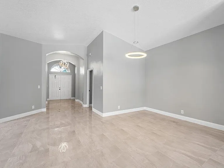 15079 Corby Ct — Photo 5