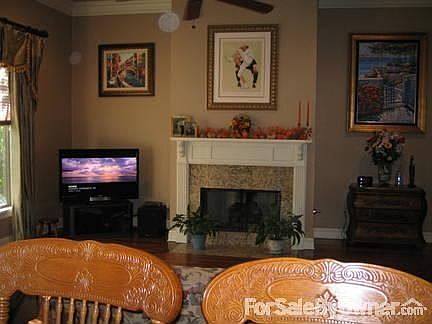 3rd image of 423 Breemen Cir