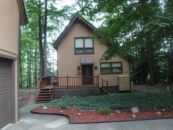 2nd image of 5136 S Birch Hill Ct NE