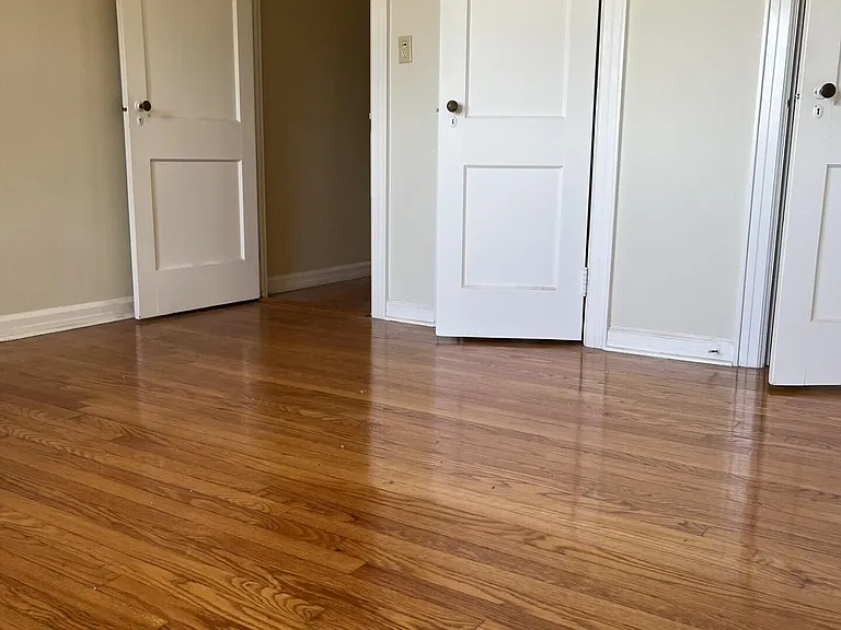 935 Castleton Ave — Photo 6