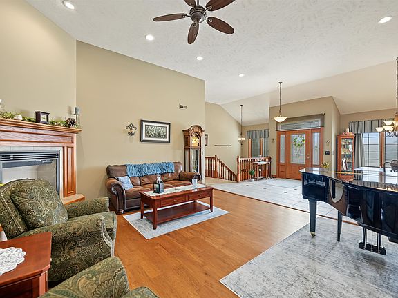 3rd image of 2535 Dundee Ln