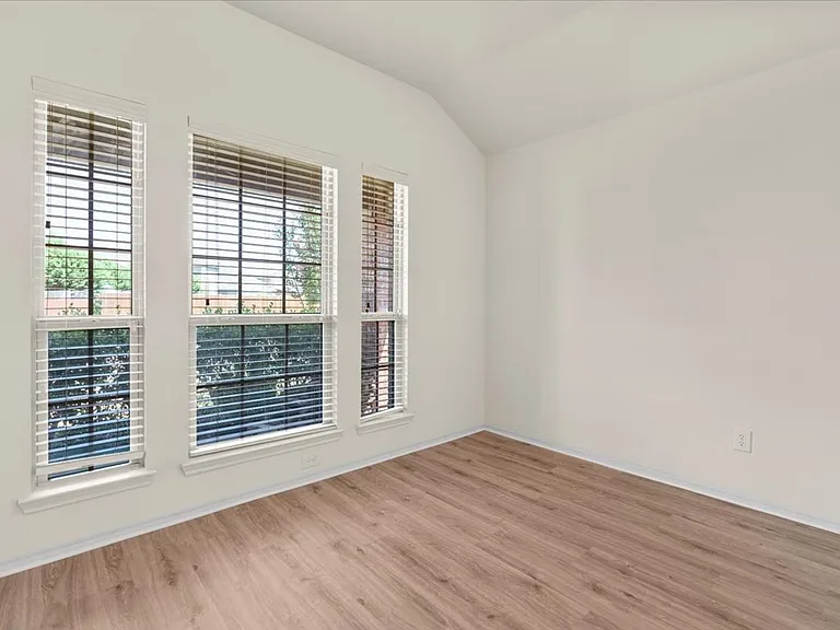 1729 Park Trails Blvd — Photo 20