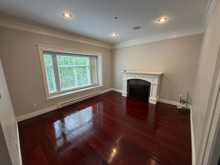 4585 Commercial St — Photo 4