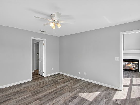 5th image of 250 Lakebreeze Cir