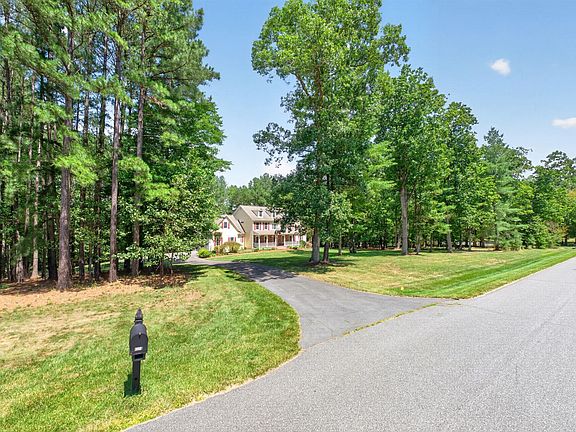3rd image of 6325 Indian Ridge Dr