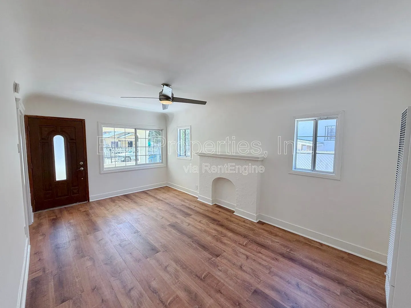 3 bed, 2.0 bath, 1080 sqft, $3,995 — Photo 3