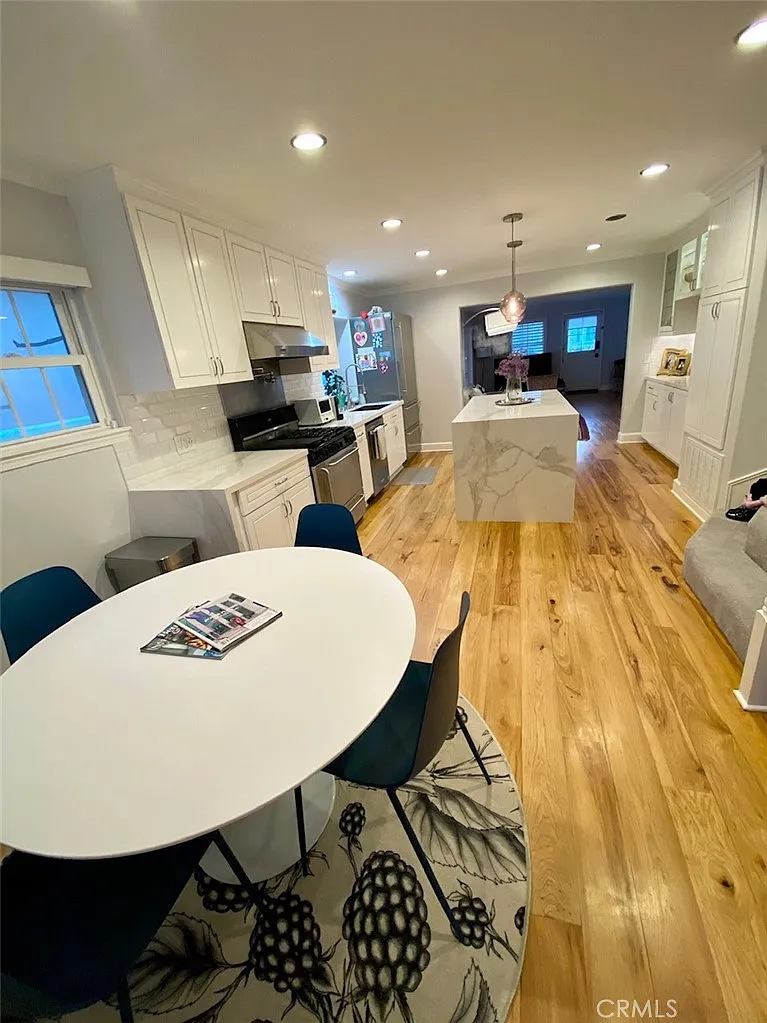 3 bed, 2100 sqft, $10,000 — Photo 4