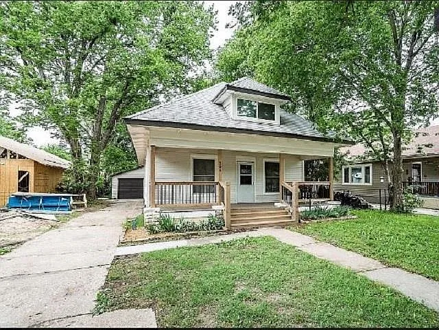 305 S Green St — Photo 10