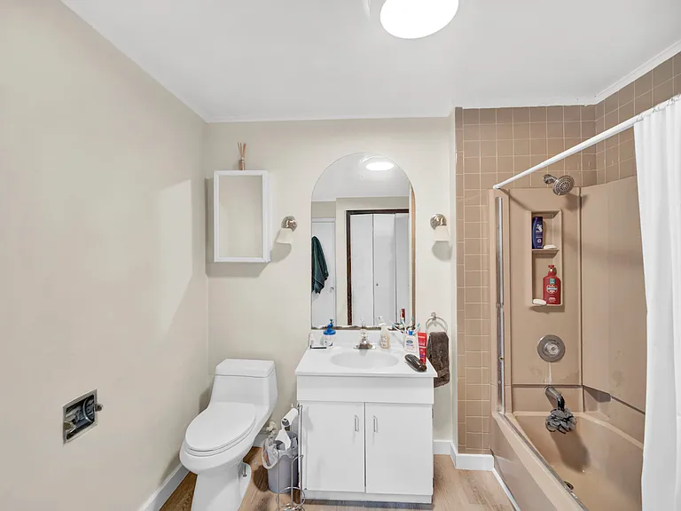 919 Foster St — Photo 13
