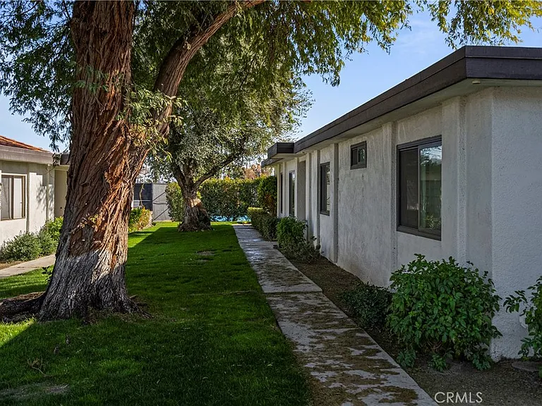17 Toledo Dr — Photo 37
